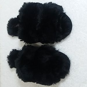 Super Soft Black Faux Fur Slippers. NEW